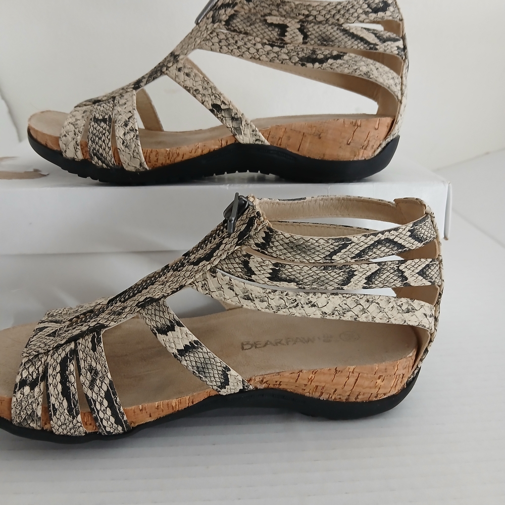 Ara Beige and Black Strappy Sandals New $22 - Picture 7 of 8
